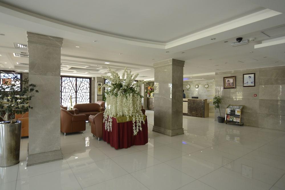 Center Hotel