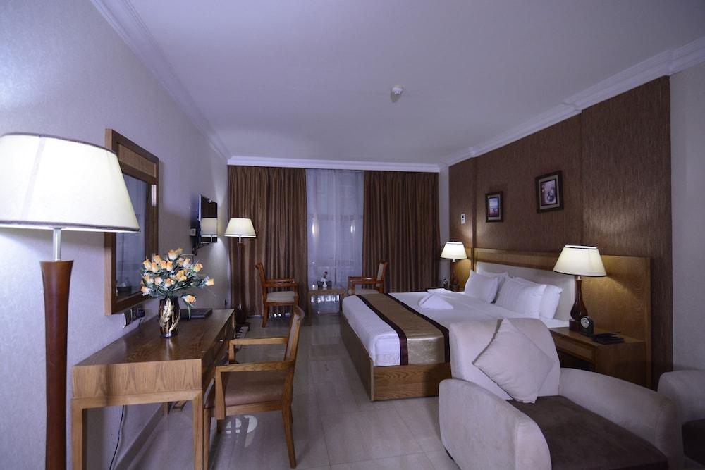 Center Hotel 4*